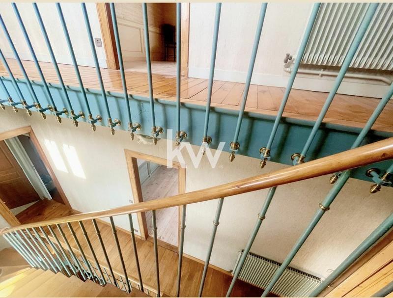 Maison - 240 m² - 9 pièces