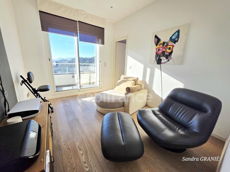 Appartement - 212 m² - 6 pièces