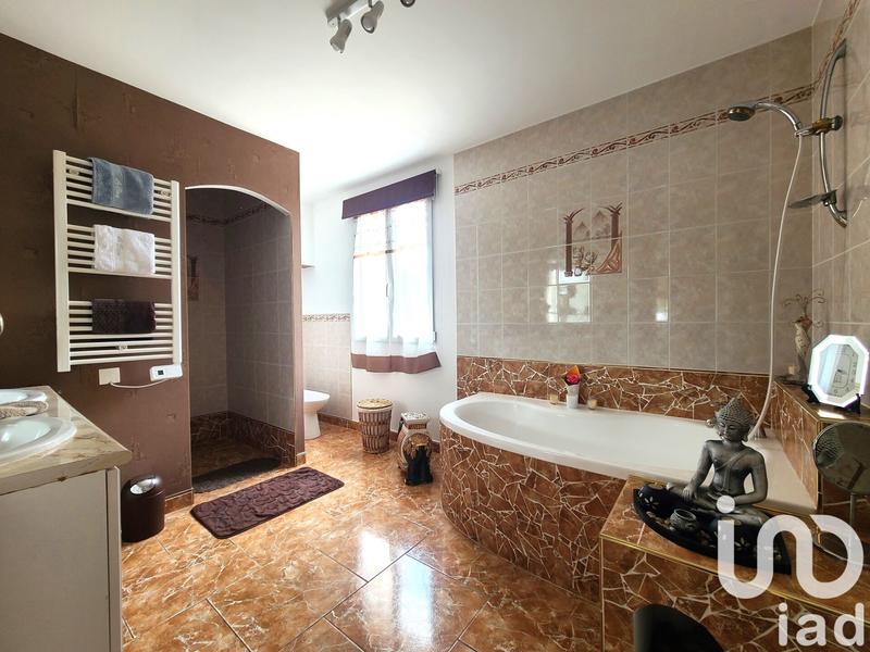 Maison - 243 m² - 8 pièces