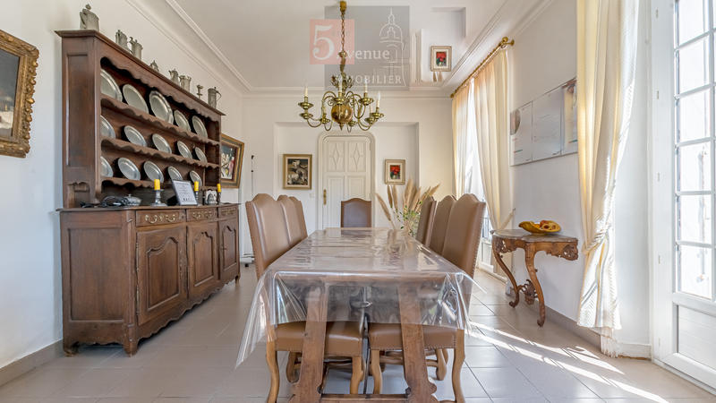 Maison - 430 m² - 12 pièces