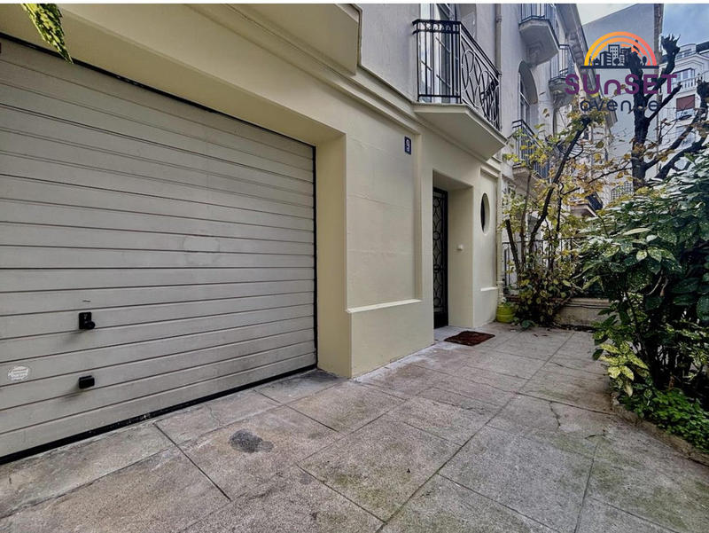 Maison - 237 m² - 9 pièces