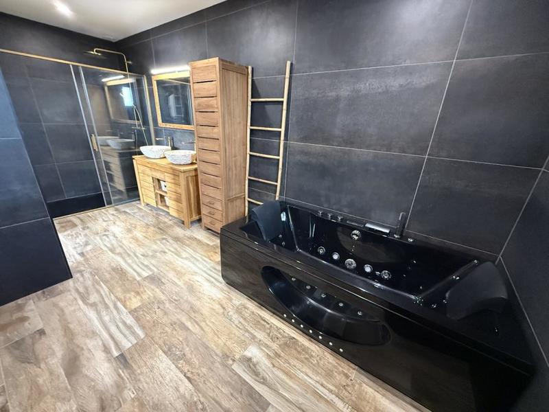 Villa - 293 m² - 8 pièces