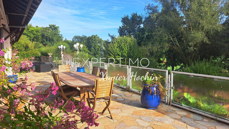 Maison - 277 m² - 7 pièces