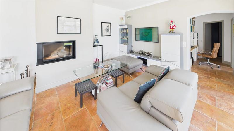 Maison - 250 m² - 8 pièces