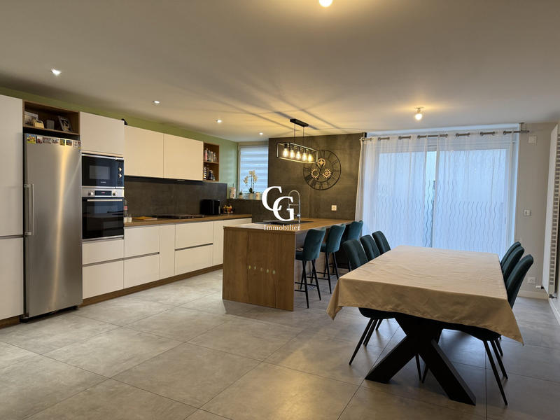 Maison - 145 m² - 6 pièces