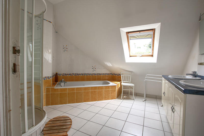 Maison - 165 m² - 8 pièces