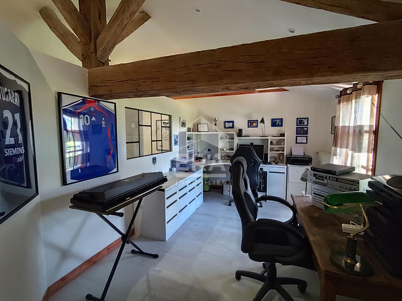 Maison - 221 m² - 8 pièces