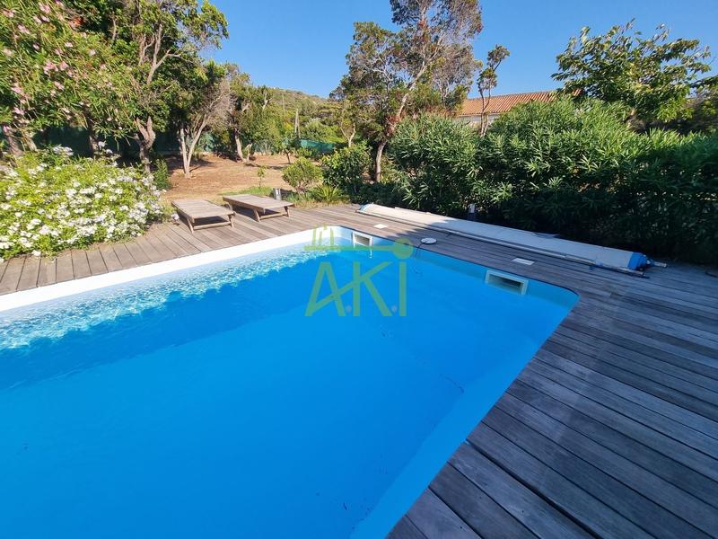 Maison - 278 m² - 9 pièces