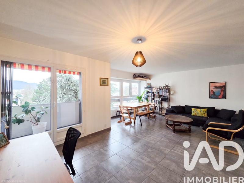 Appartement - 90 m² - 5 pièces