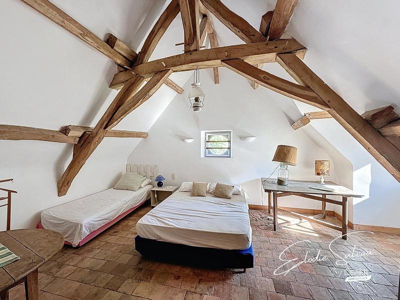 Maison - 270 m² - 10 pièces