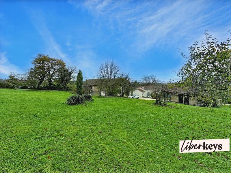 Propriété - 212 m² - 9 pièces