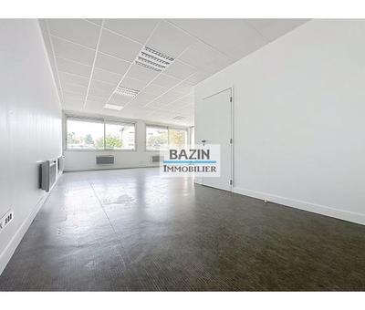 Local commercial - 125 m² - 2 pièces