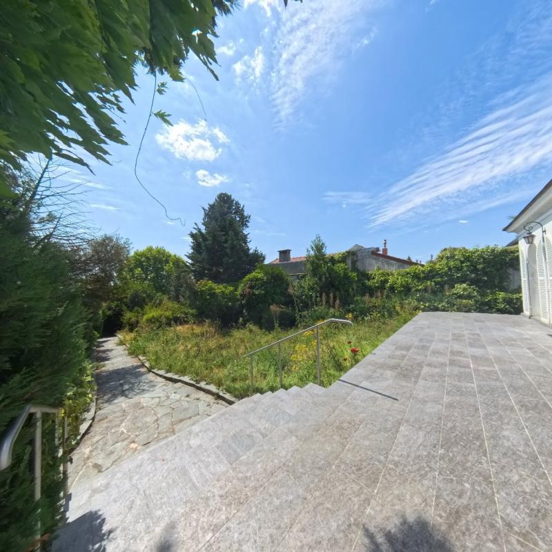 Maison - 325 m² - 11 pièces