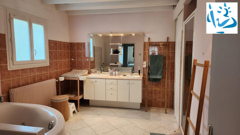 Maison - 280 m² - 8 pièces