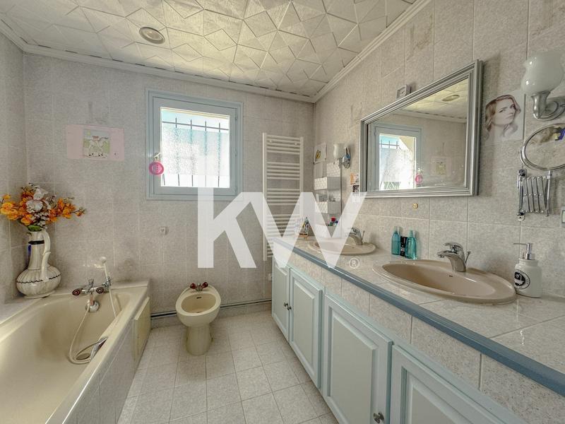 Maison traditionnelle - 154 m² - 5 pièces