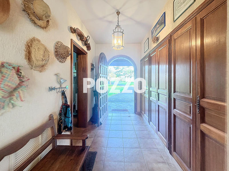 Maison - 268 m² - 9 pièces