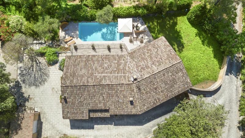 Villa - 430 m² - 9 pièces