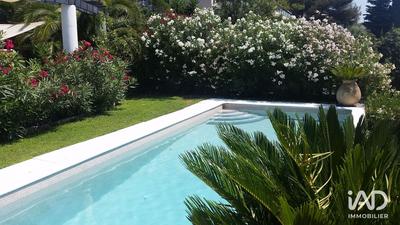 Maison - 250 m² - 7 pièces