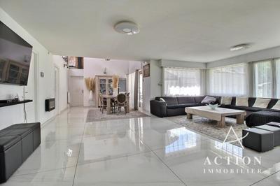 Maison - 190 m² - 7 pièces