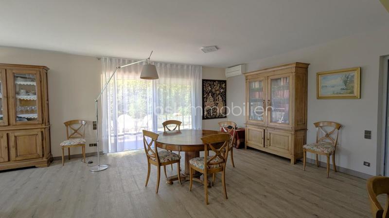 Maison - 227 m² - 8 pièces