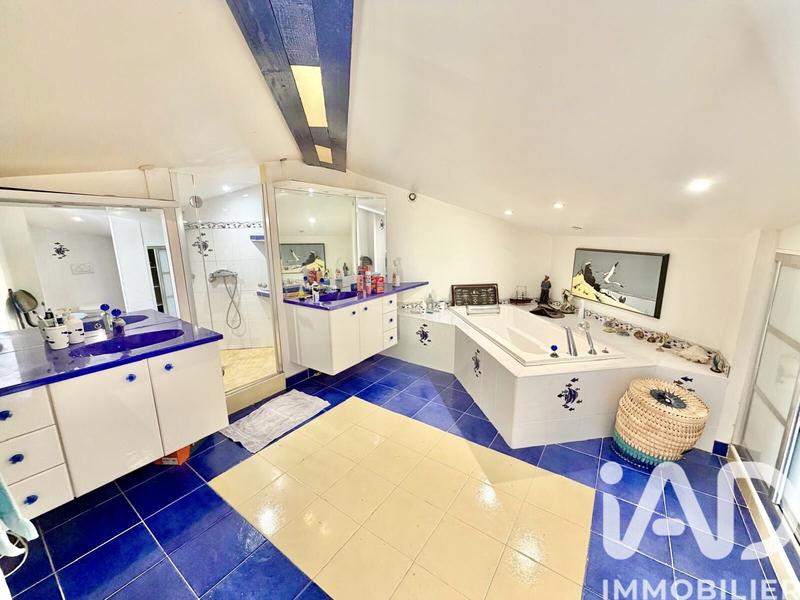 Maison - 300 m² - 5 pièces