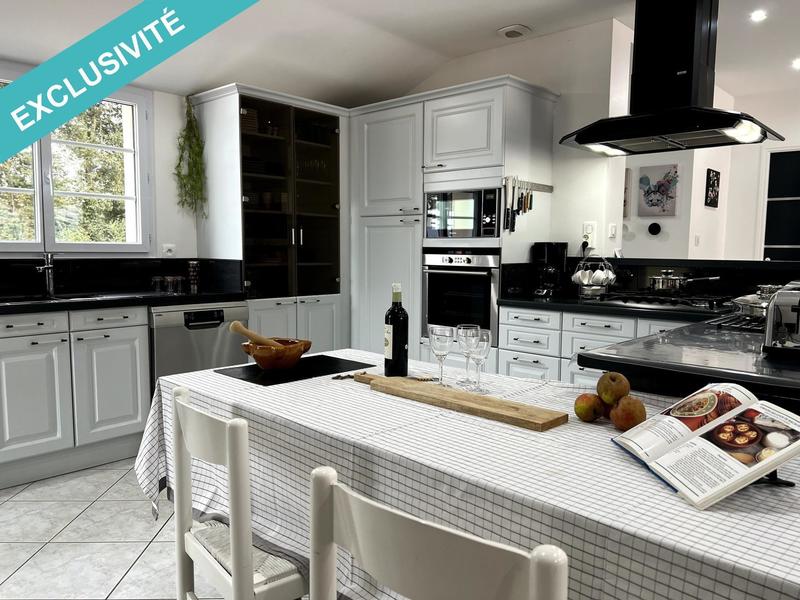 Villa - 200 m² - 9 pièces