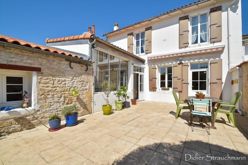Maison - 206 m² - 7 pièces