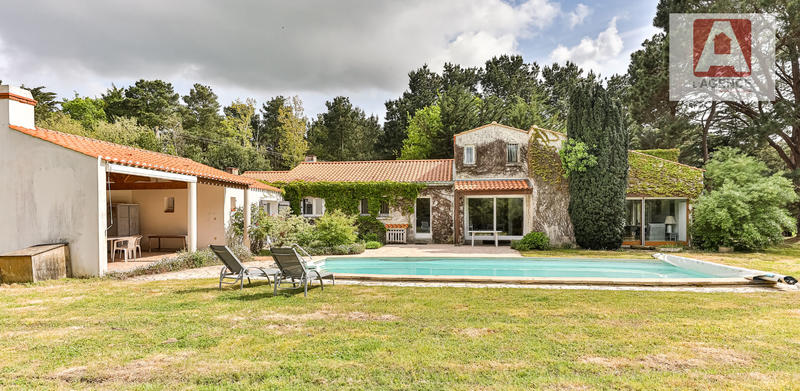 Maison - 198 m² - 7 pièces