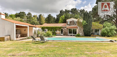 Maison - 198 m² - 7 pièces