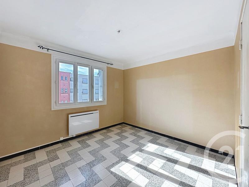 Appartement - 80 m² - 5 pièces