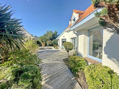 Villa - 241 m² - 8 pièces