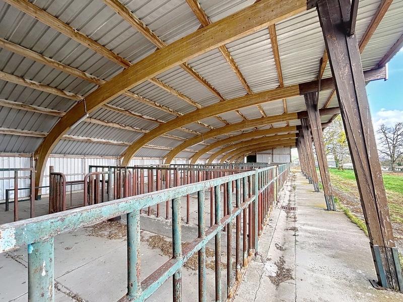 Château - 250 m² - 16 pièces