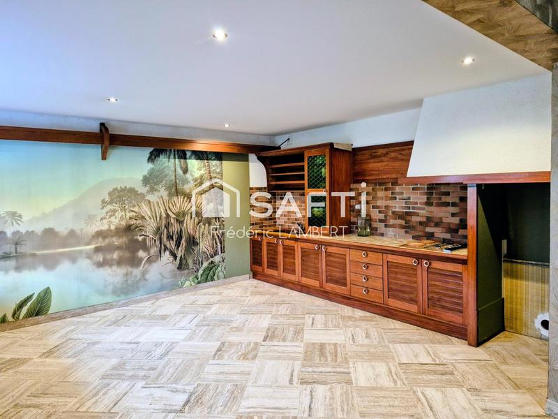 Maison - 219 m² - 5 pièces