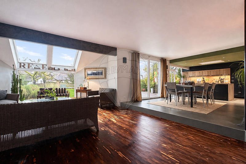 Propriété - 240 m² - 10 pièces