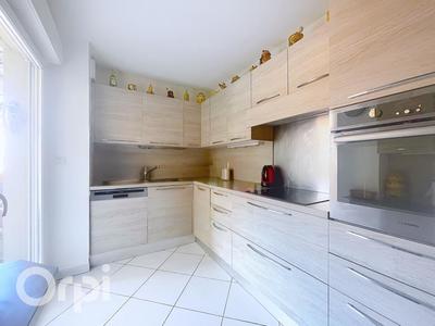 Appartement - 85 m² - 3 pièces