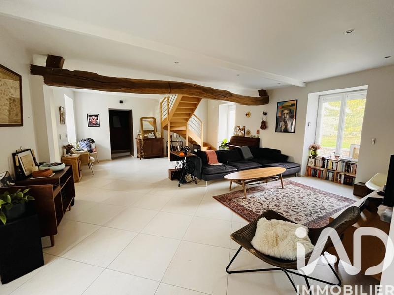 Maison - 222 m² - 6 pièces