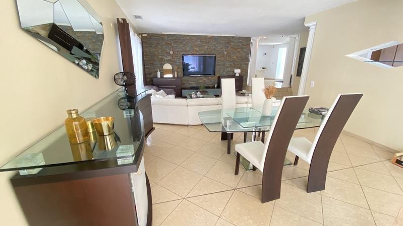 Propriété - 245 m² - 7 pièces