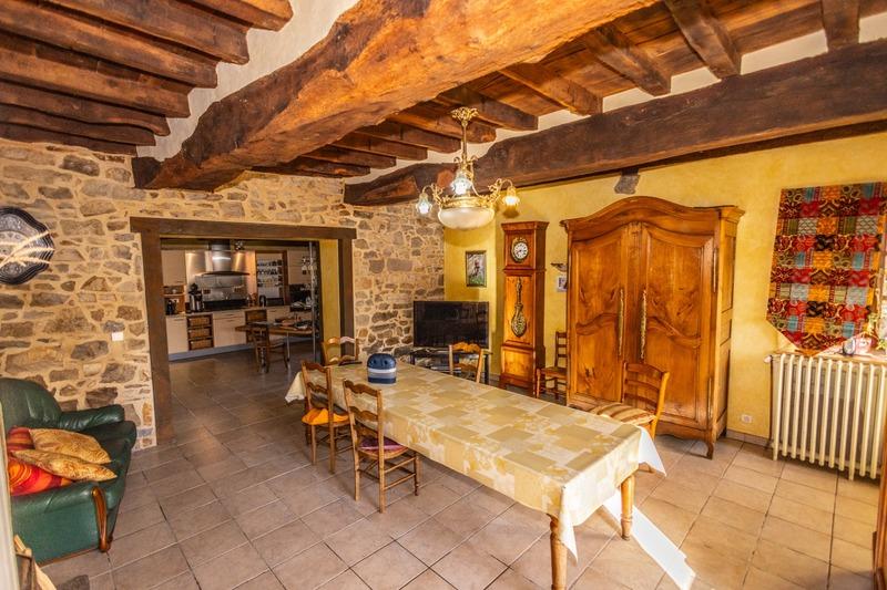 Propriété - 228 m² - 6 pièces