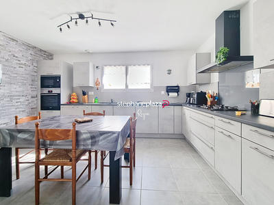 Maison - 104 m² - 4 pièces