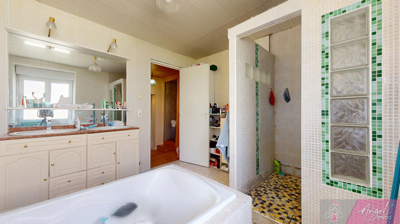 Maison - 168 m² - 8 pièces