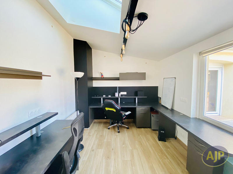 Maison - 211 m² - 7 pièces