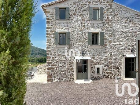 Maison - 870 m² - 13 pièces