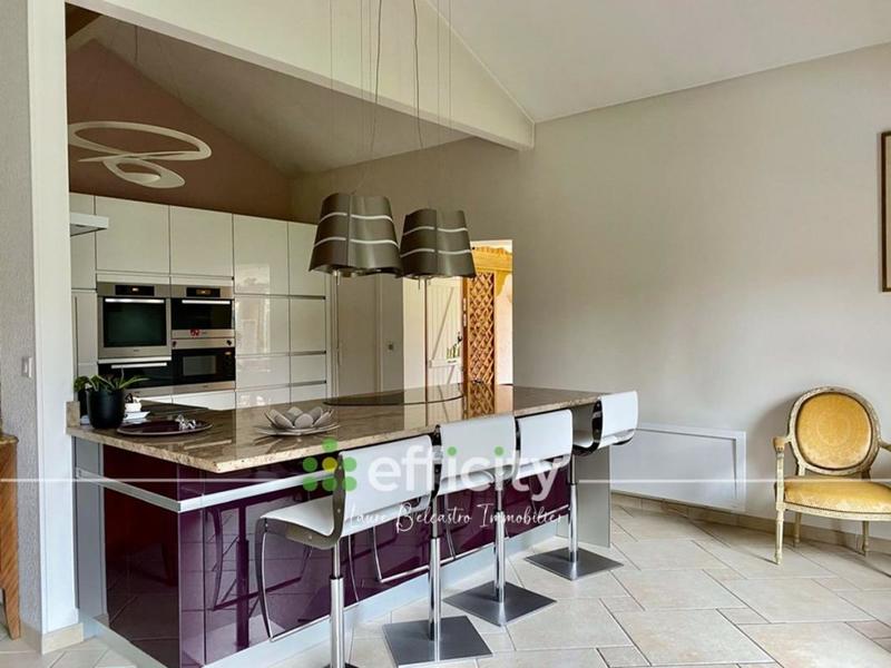 Maison - 160 m² - 8 pièces