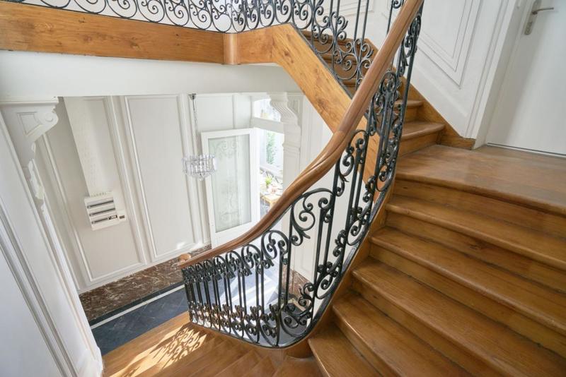 Maison - 233 m² - 11 pièces