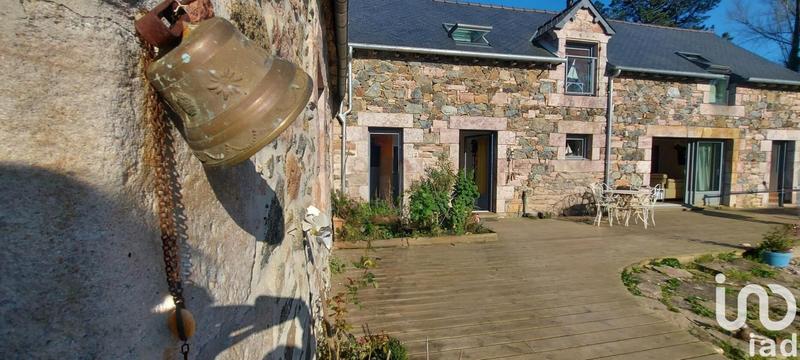 Maison - 230 m² - 9 pièces