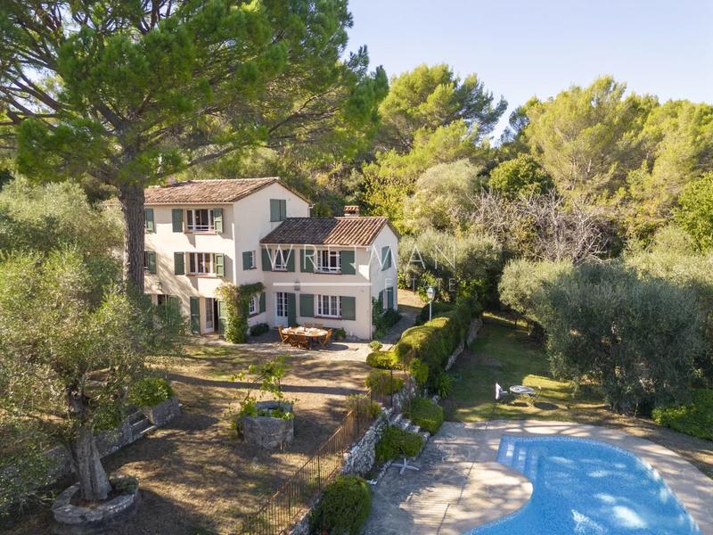 Maison - 174 m² - 7 pièces