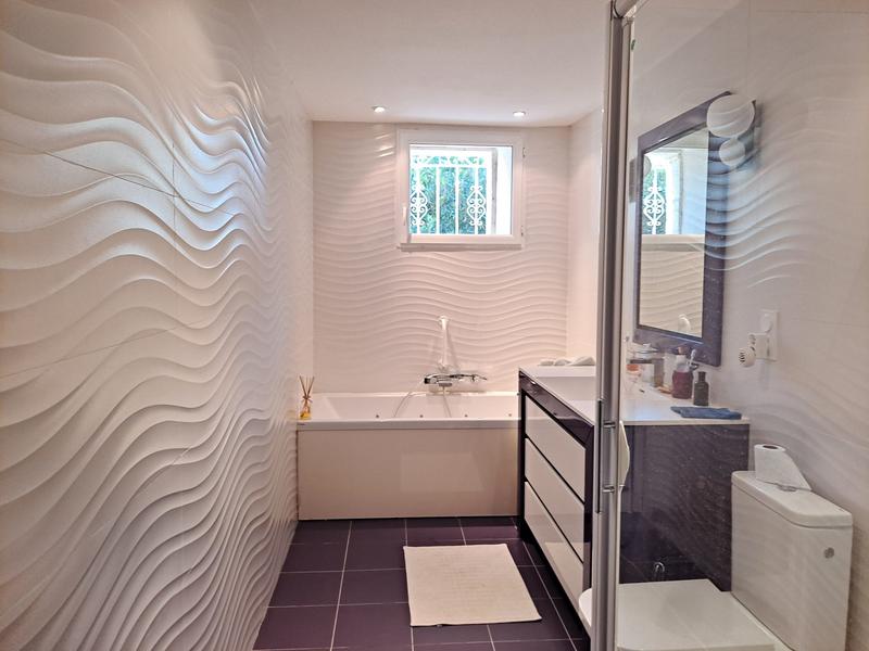 Maison - 250 m² - 6 pièces