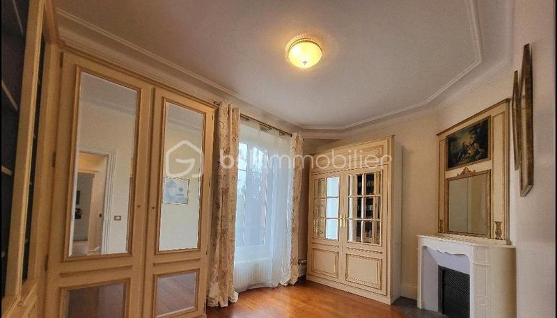 Demeure - 240 m² - 7 pièces