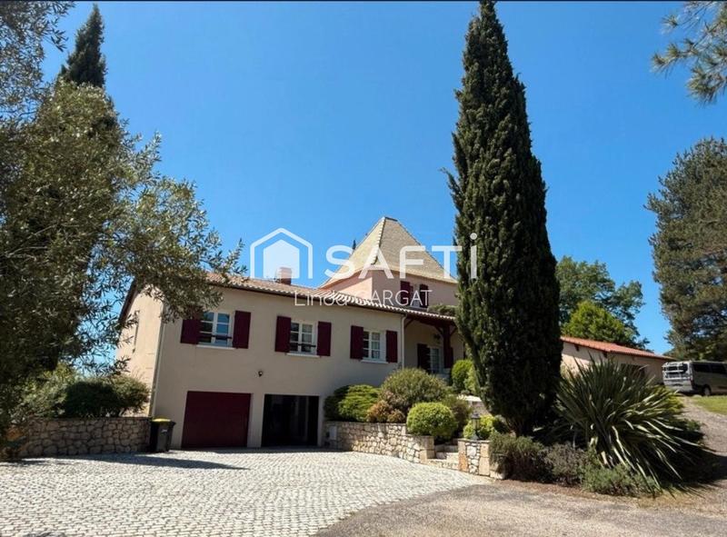 Maison - 210 m² - 8 pièces