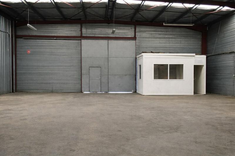 Local d'activité / Entrepôt - 230 m²